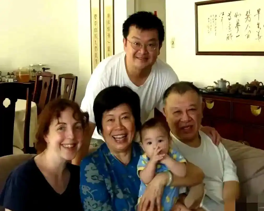 天生残疾大佬却笑哭全家三代，苦命牌秒变王炸幸福教科书