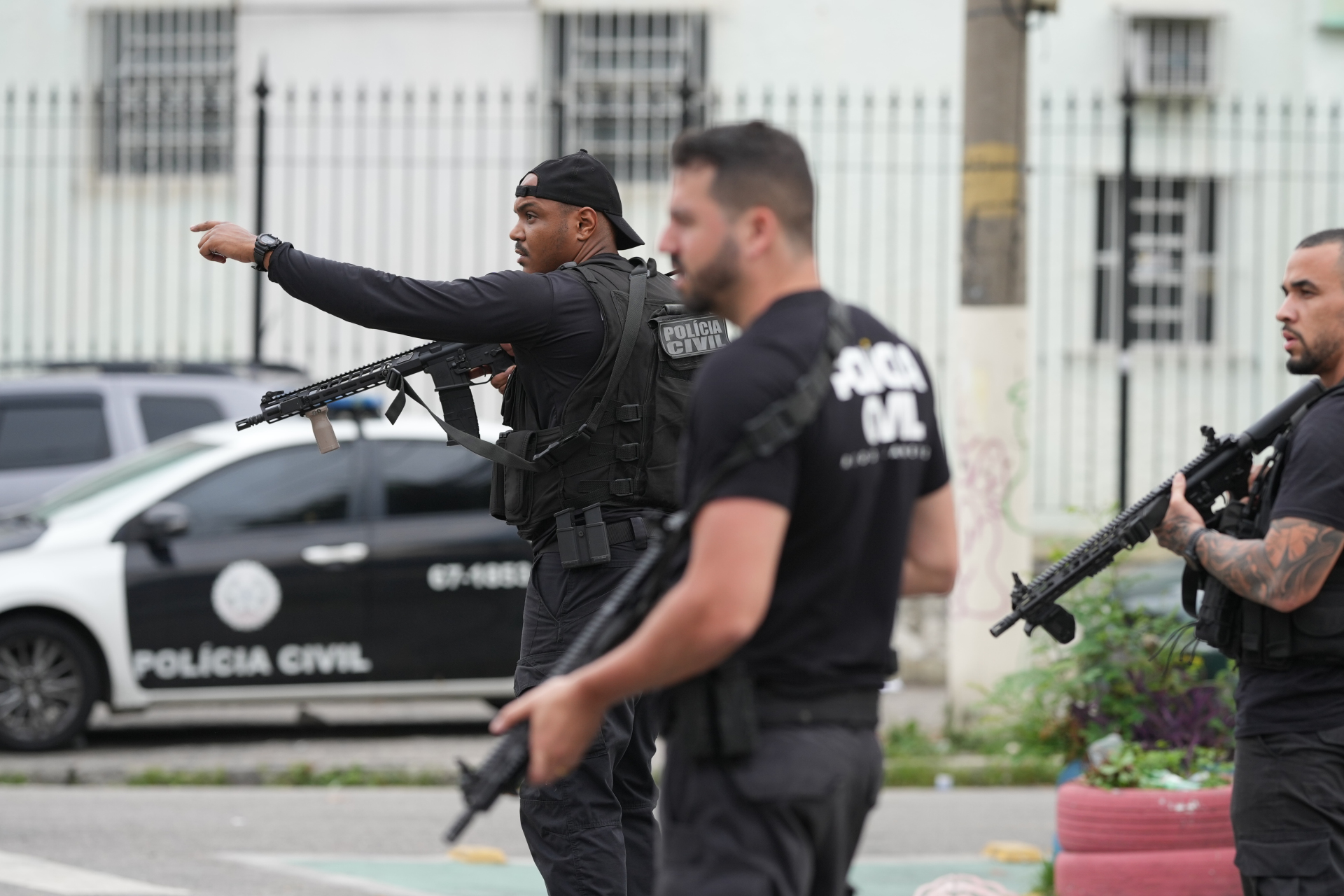 缴获超100件武器、数吨毒品，巴西警方通报：打死117人