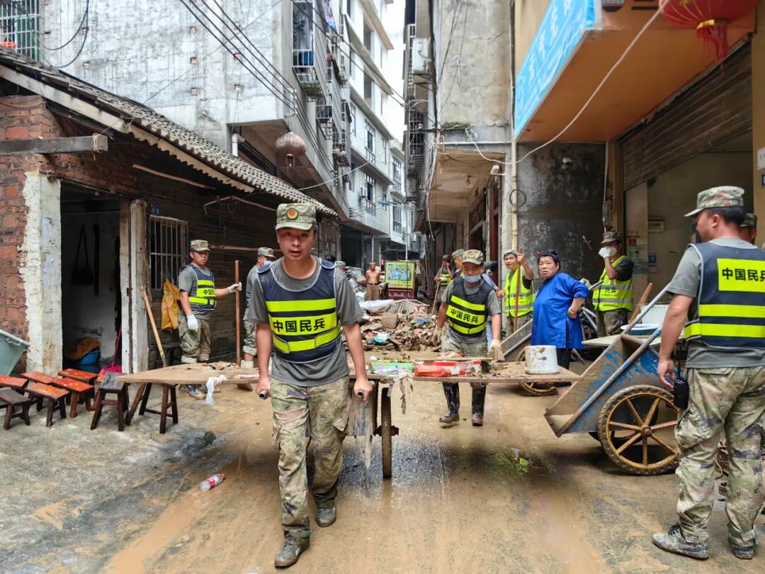 雷山洪水_雷山县民兵转移群众_贵州榕江洪涝灾害救援