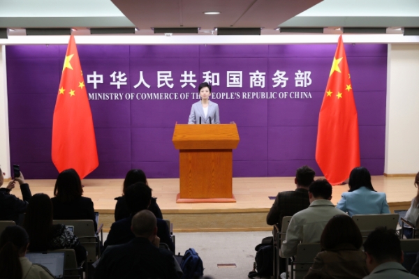 外交部回应美财长称中国不可靠_外交部发言人林剑_商务部新闻发言人何咏前