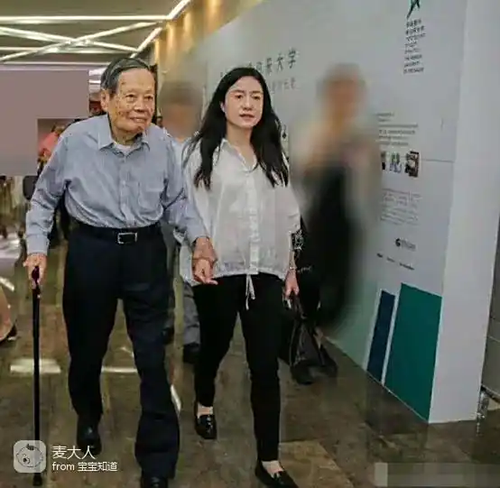 杨振宁之弟杨振平现状_杨振宁与翁帆的爱情故事_杨振宁翁帆婚姻十五年