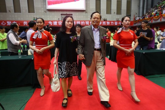 杨振宁李政道分道扬镳原因_杨振宁与翁帆婚姻观_杨振宁之弟杨振平现状