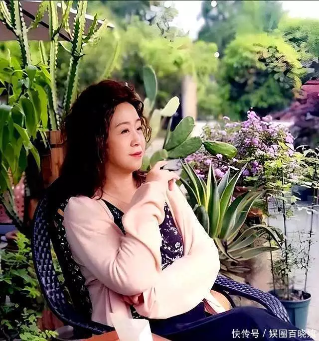 邓婕不生娃嫁给张国立原因_张国立前妻罗秀春条件_张国立与前妻
