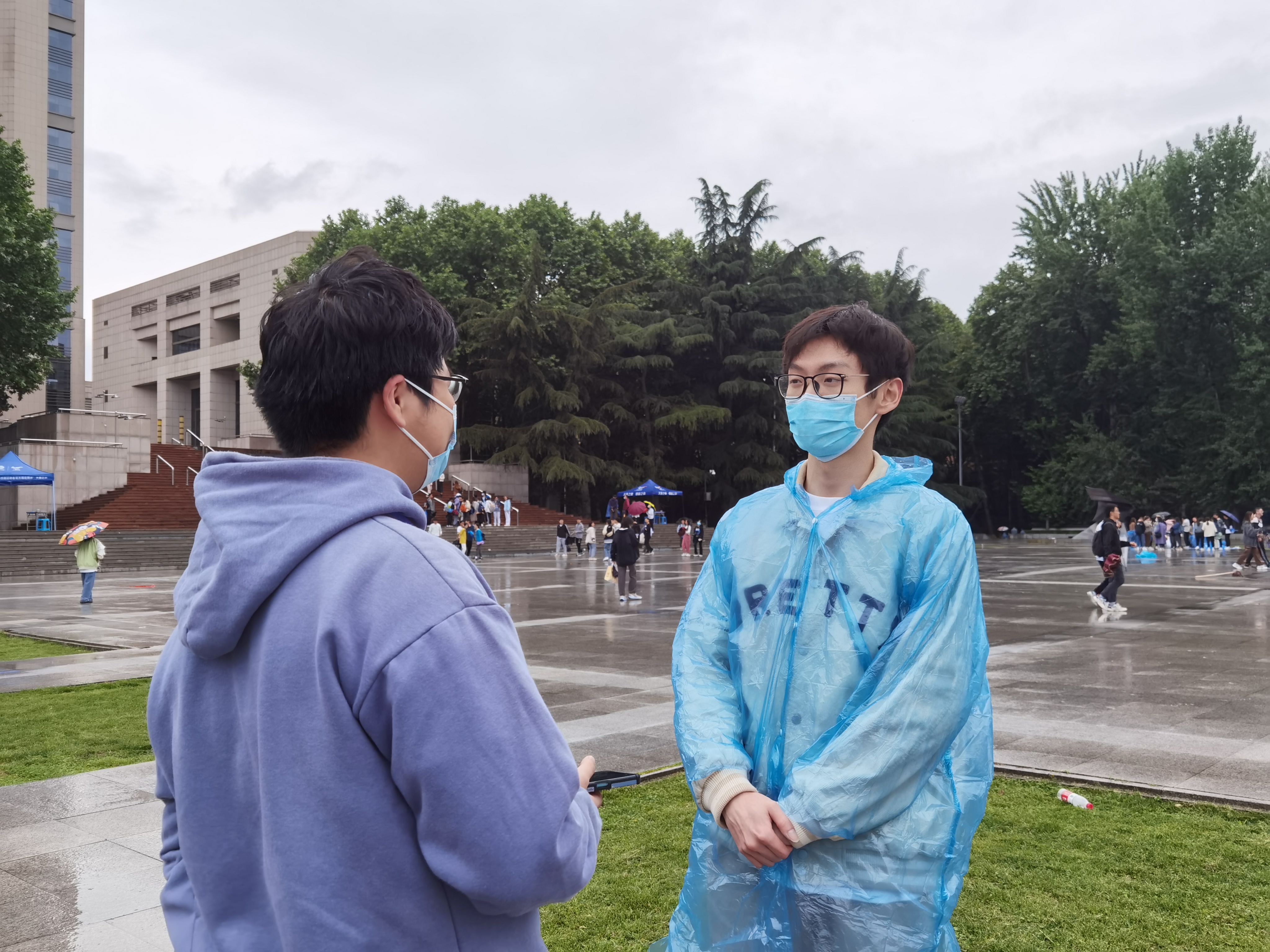 校运会通讯稿接力运动员_长跑比赛 校园体育氛围_校运会 田径比赛 体育精神