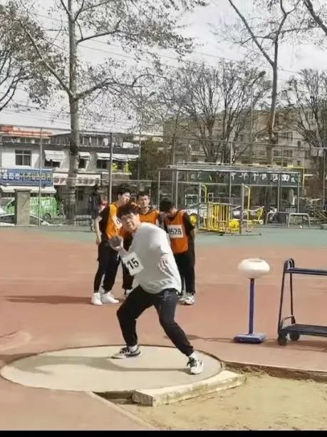 新生运动会田径比赛故事_校运会通讯稿接力运动员_北京大学2021级本科生新生运动会