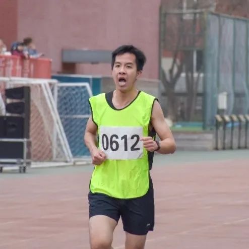 新生运动会田径比赛故事_校运会通讯稿接力运动员_北京大学2021级本科生新生运动会