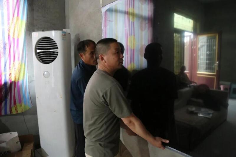 家人称观看阅兵是102岁老人最后心愿_国网邳州供电员工为老兵搭建高清大屏_102岁抗战老兵阅兵日隔空观礼