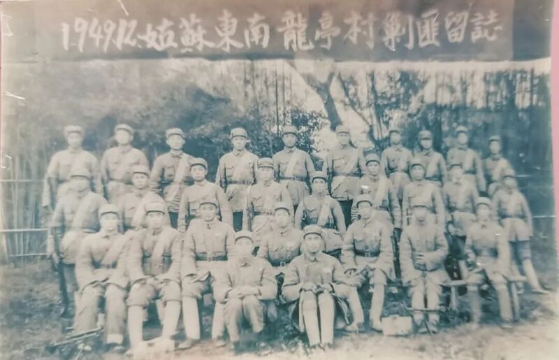 家人称观看阅兵是102岁老人最后心愿_国网邳州供电员工为老兵搭建高清大屏_102岁抗战老兵阅兵日隔空观礼