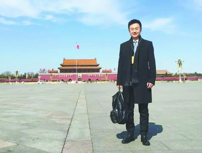 《新闻联播》又迎新主播刚强 王宁退居二线