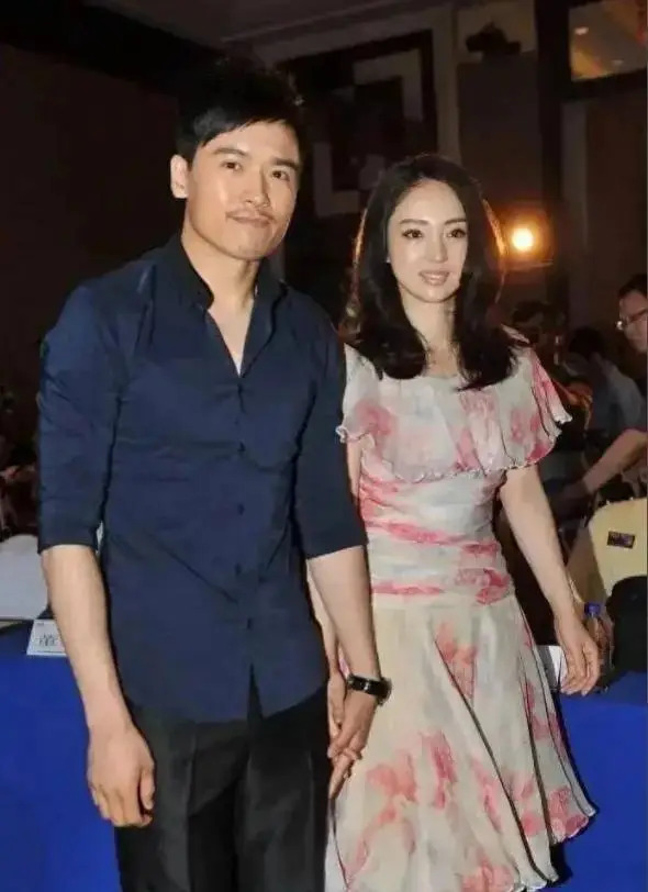 董璇说不会把钱都给张维伊_董璇张维伊见面礼金子事件_董璇恋爱脑金饰送礼被质疑