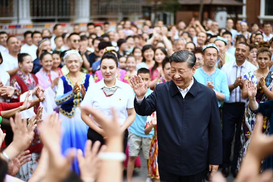 习近平总书记关心新疆建设发展故事_民族团结一家亲_总书记的“家常话”格外暖心