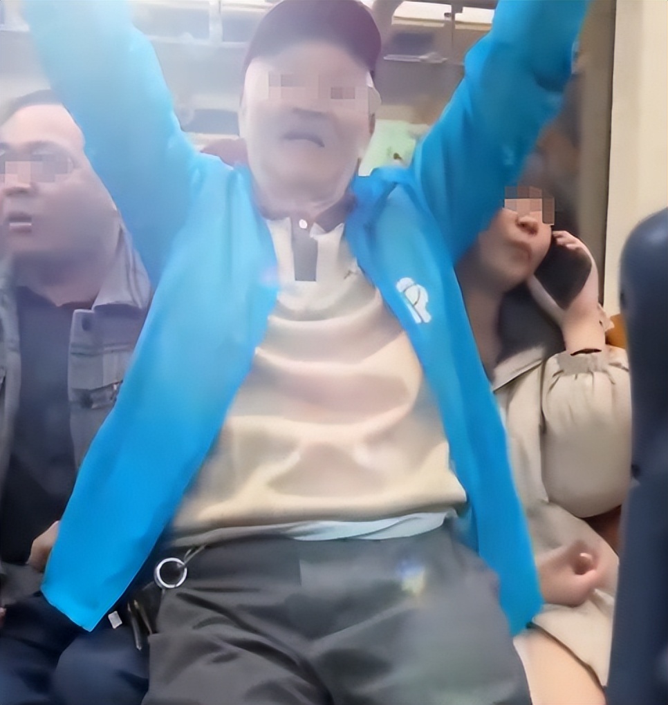 上海地铁霸腿事件_上海地铁实时新闻_大爷地铁猥亵年轻女子