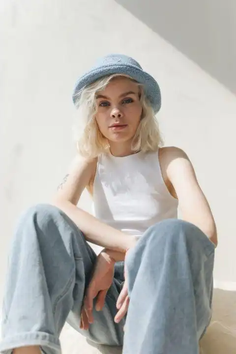 酸洗牛仔裤历史_牛仔裤流行趋势_最新款牛仔裤