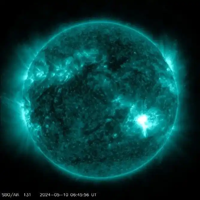 X级耀斑影响_太阳黑子活动_太阳连续两次爆发耀斑 或出现极光