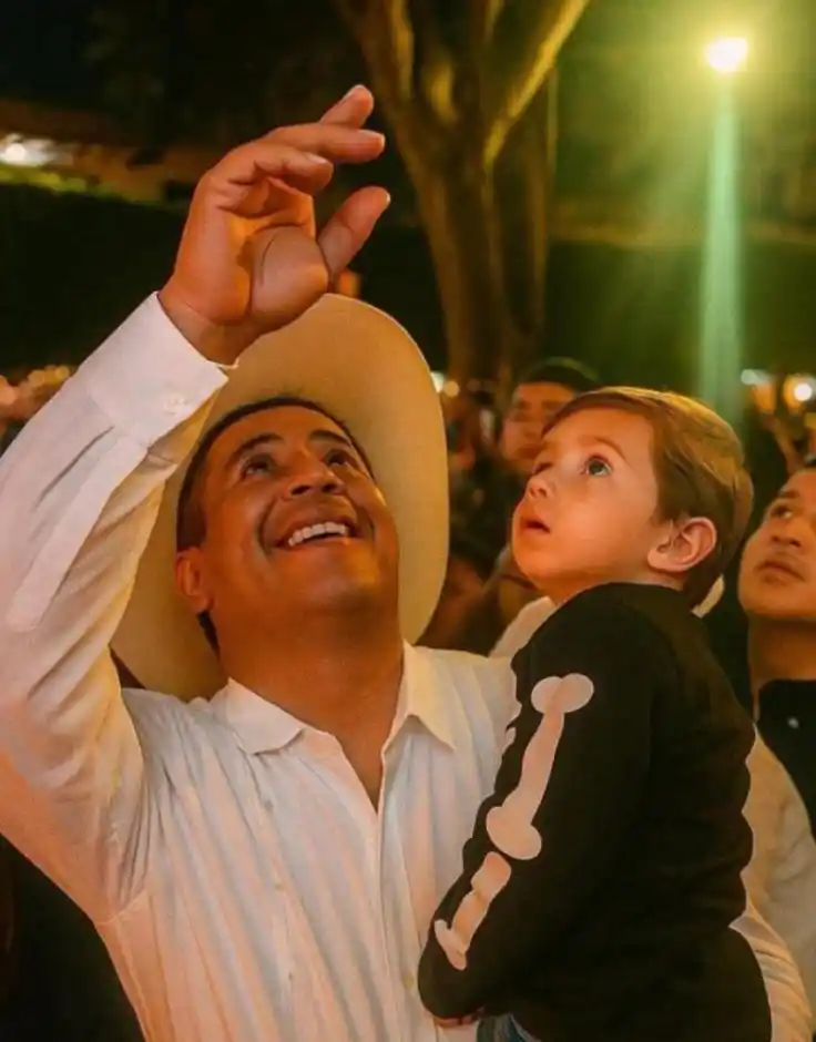 墨西哥牛油果之都市长怀抱幼子被当众枪杀，曾誓言根除贩毒集团，该州4年7位市长遇害