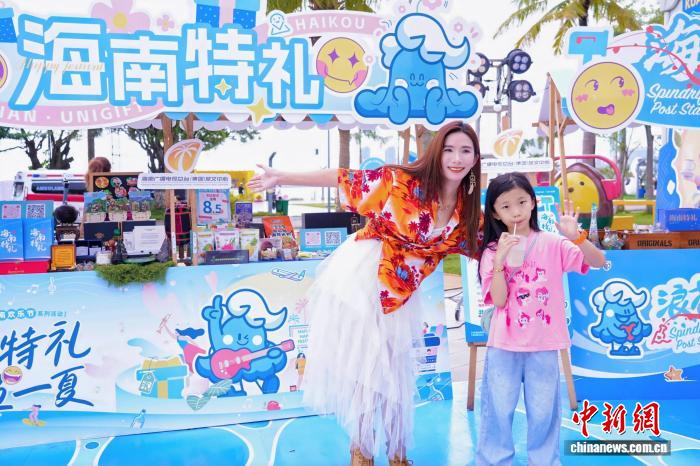 第二十六届海南国际旅游岛欢乐节开幕 中外游客享“清凉海岛”