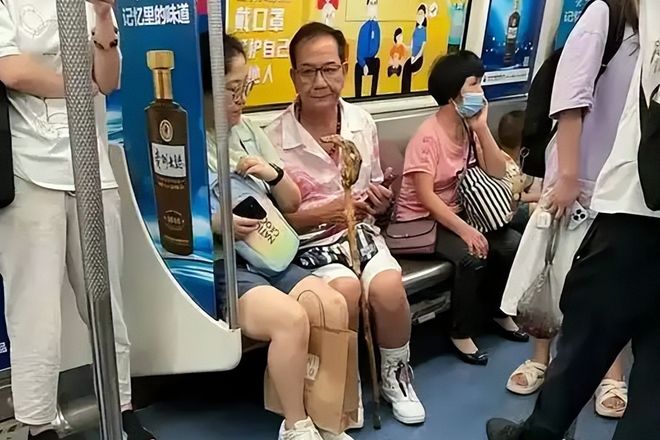 港星张暖雅农村婚姻_香港明星低调生活_张暖雅全婐照片图bt