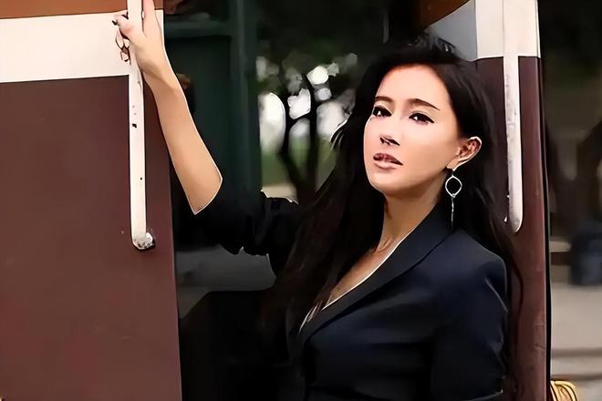 张暖雅全婐照片图bt_香港明星低调生活_港星张暖雅农村婚姻