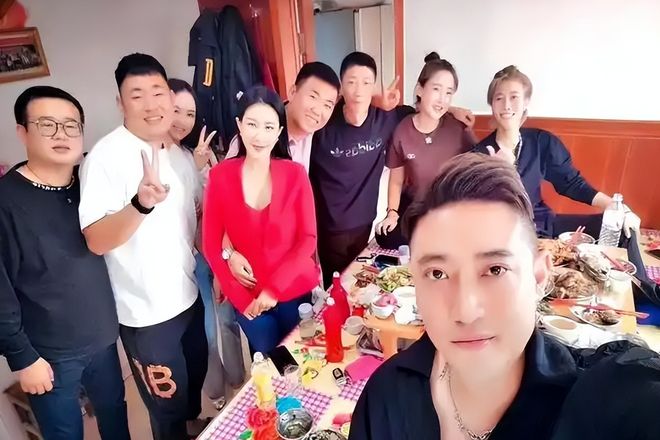 港星张暖雅农村婚姻_香港明星低调生活_张暖雅全婐照片图bt