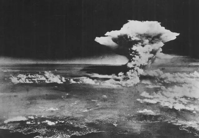 美国向日本投核弹_日本不认罪原因分析_广岛原子弹爆炸74周年