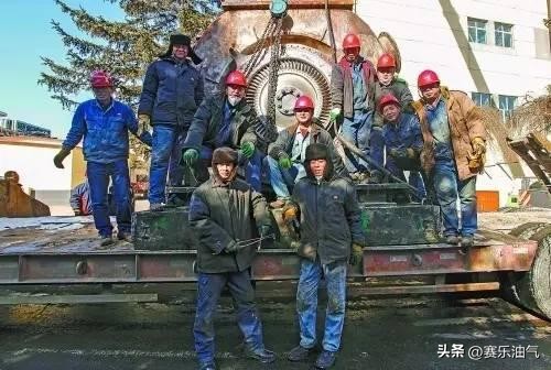 工装变迁历史_中石化工作服照片_中国石化工装设计