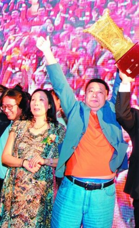 　　戴永革（右）、戴秀丽（左）。图源自东方早报。
