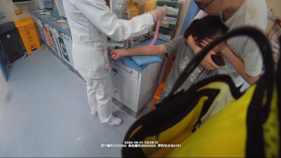 武汉一路口突发车祸致7伤 司机被抓_武汉交警曝光酒驾典型案例_武汉上半年酒驾典型案例