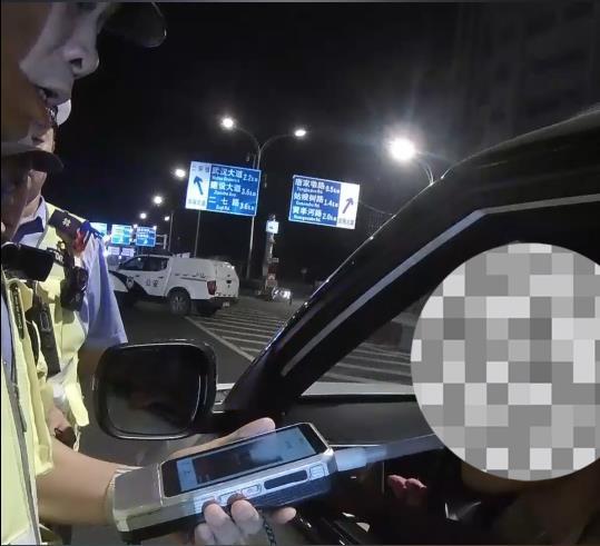 武汉交警曝光酒驾典型案例_武汉上半年酒驾典型案例_武汉一路口突发车祸致7伤 司机被抓