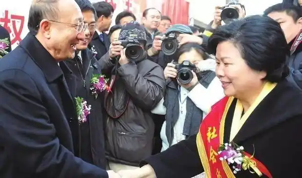 刑质斌的丈夫 邓仆方_邢质斌 央视一姐 央视国脸