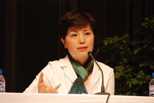 新闻播报视频_李瑞英 央视新闻联播 播报员