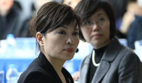 李瑞英 央视新闻联播 播报员_新闻播报视频