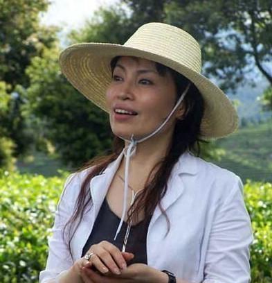 新闻播报视频_李瑞英 央视新闻联播 播报员