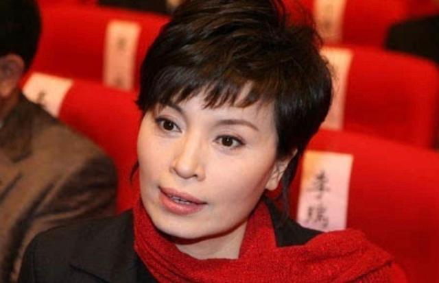 新闻播报视频_李瑞英 央视新闻联播 播报员