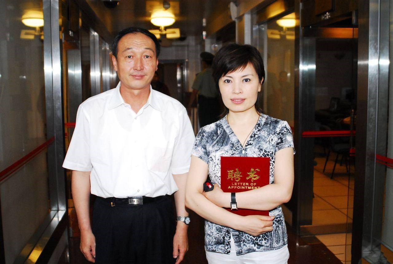 新闻播报视频_李瑞英 央视新闻联播 播报员