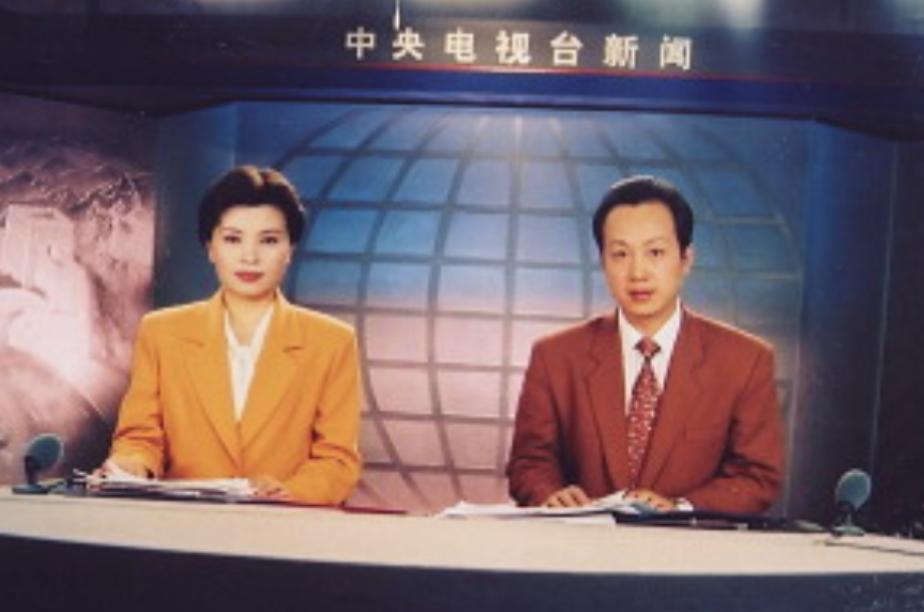 新闻播报视频_李瑞英 央视新闻联播 播报员