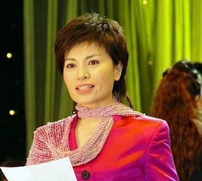 新闻播报视频_李瑞英 央视新闻联播 播报员