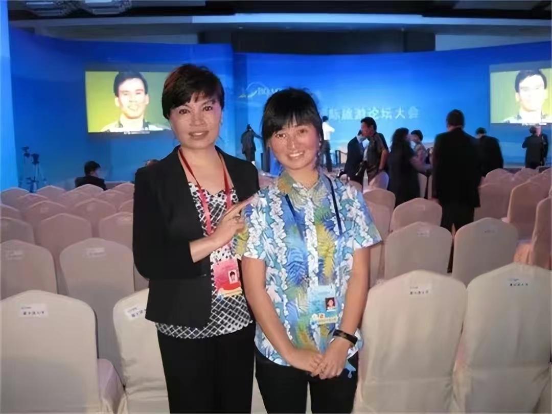 新闻播报视频_李瑞英 央视新闻联播 播报员
