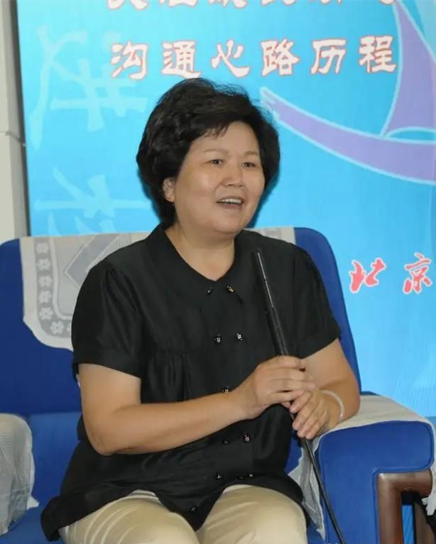 邢质斌 电视一姐 退休生活_刑质斌的丈夫 邓仆方