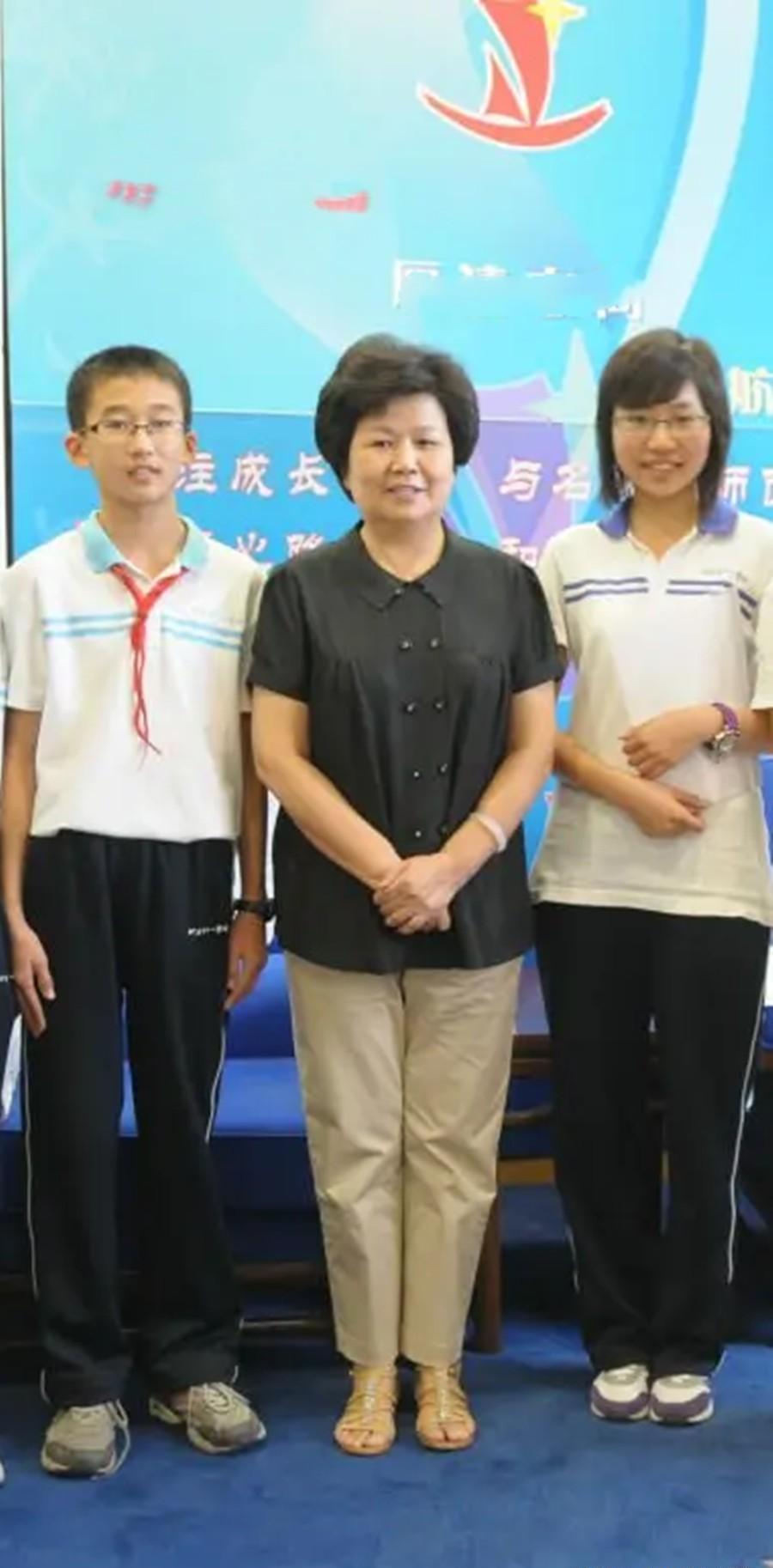 邢质斌 电视一姐 退休生活_刑质斌的丈夫 邓仆方