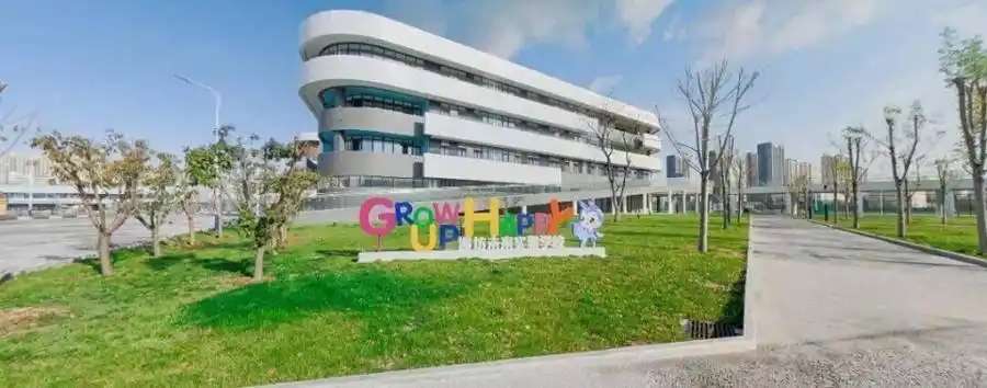 山东省潍坊一中校服_潍坊未来实验学校高中部_潍坊一中未来实验校区