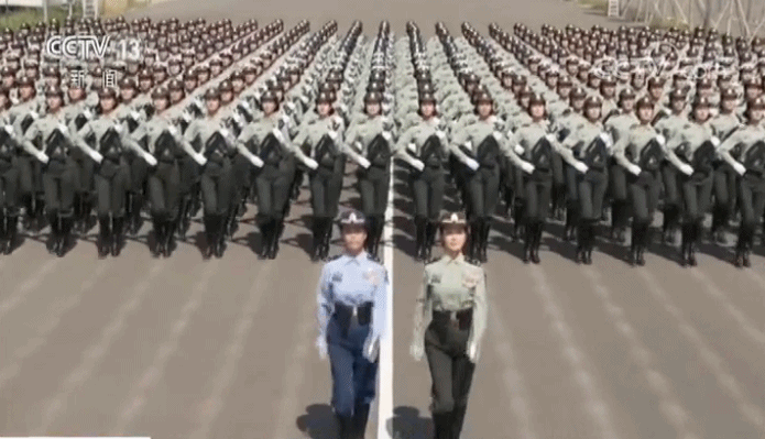 2025年阅兵火遍全网的女兵再次受阅_国庆阅兵女兵方队首次挂枪 受阅队员来自6大军种武警部队 女将军徒步受阅