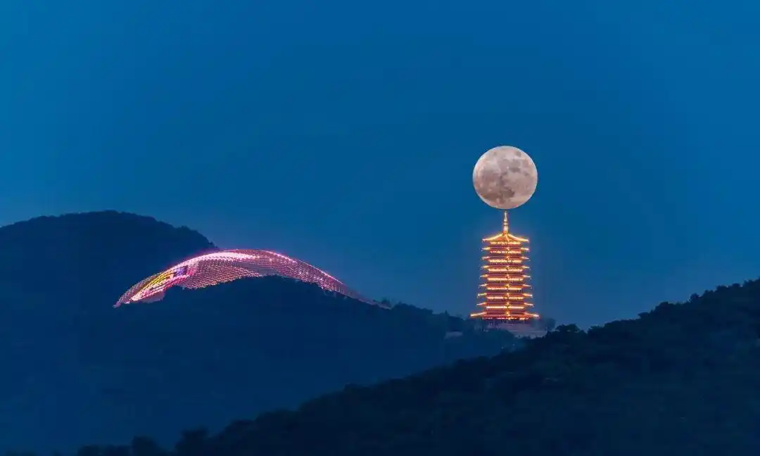如何拍出最美月亮_中秋超级月亮赏月天气_60秒延时摄影赏中秋月