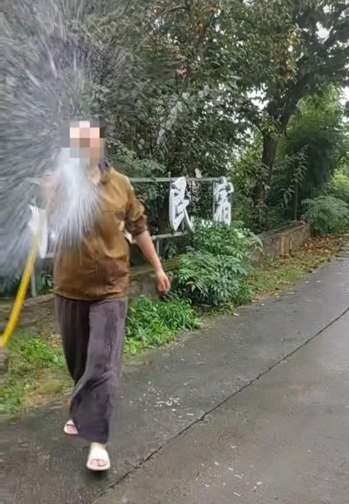 景区回应游客捡板栗壳被说成偷东西_游客称捡板栗壳被民宿老板娘诬陷偷窃事件_连云港花果山景区板栗壳纠纷