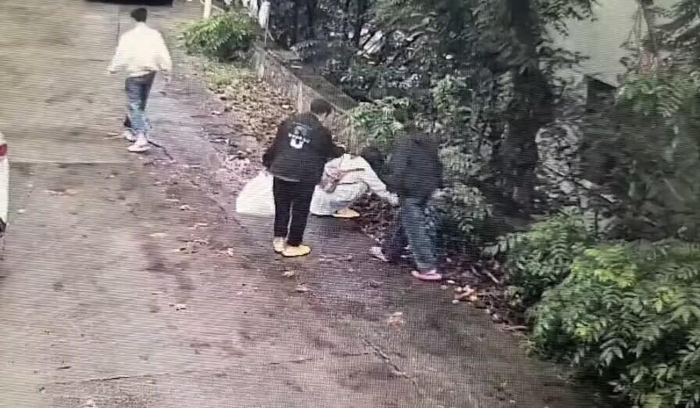 景区回应游客捡板栗壳被说成偷东西_连云港花果山景区板栗壳纠纷_游客称捡板栗壳被民宿老板娘诬陷偷窃事件