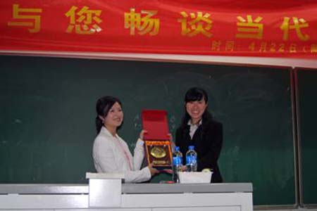 张泉灵北大演讲稿_央视最美女主播北大演讲_张泉灵记者责任人生理想