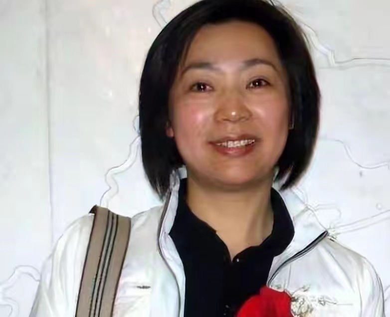 梁艳排球生涯经历_女排梁艳女儿_中国女排五连冠时期梁艳