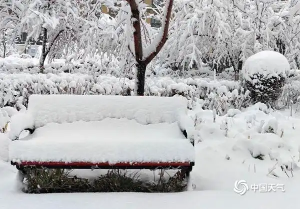 罕见特大暴雪!大范围雨雪将影响多地_新疆阿勒泰地区暴雪天气_新疆乌鲁木齐特大暴雪