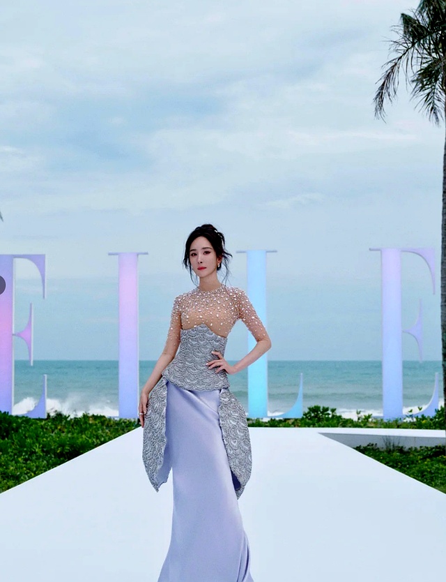 女星红毯大尺度着装_高定透视处理_杨幂高定修改