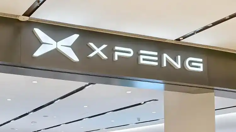 小鹏汽车首款增程车开启预售，何小鹏再回应“机器人里藏真人”