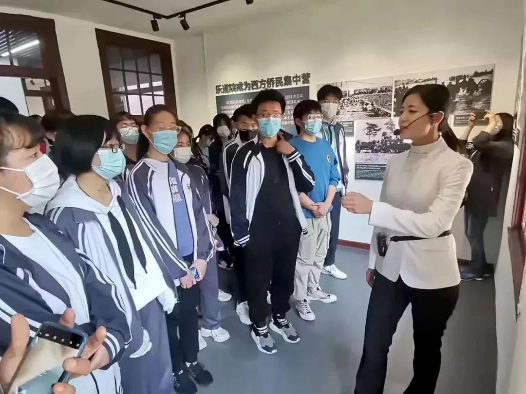 山东红色教育学校_山东省潍坊一中校服_潍坊一中红色教育